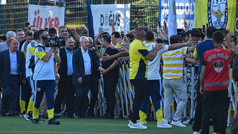 Fenerbahçe, Sturm Graz maçı öncesi son antrenmanını taraftara açık yaptı