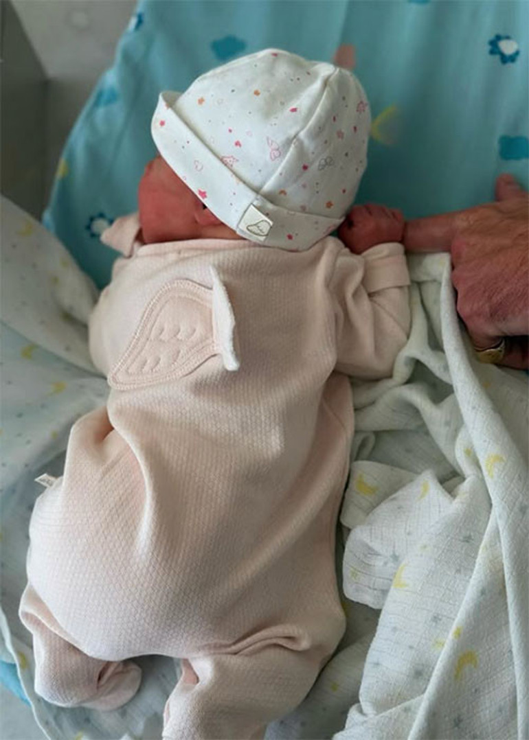Görüntülü ihanet iddiası bile hızlarını kesmedi: İki erkek evladın üstüne ilk kız geldi... Yeni bebek yurt dışında doğdu