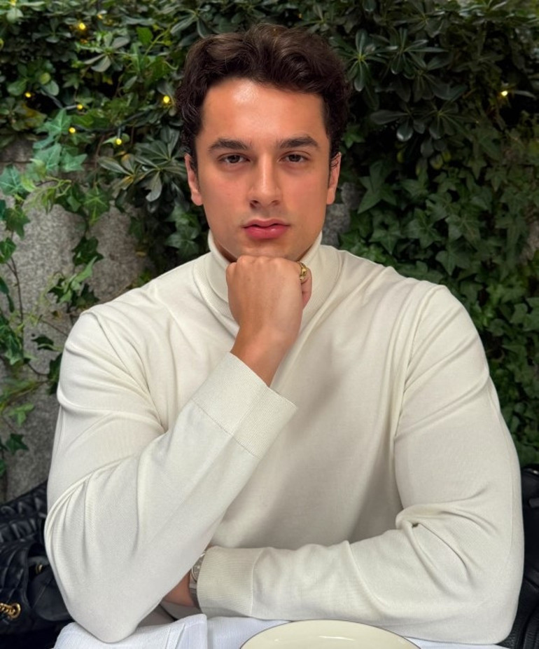 Emir Sarıhan Daha 17 kadrosunda