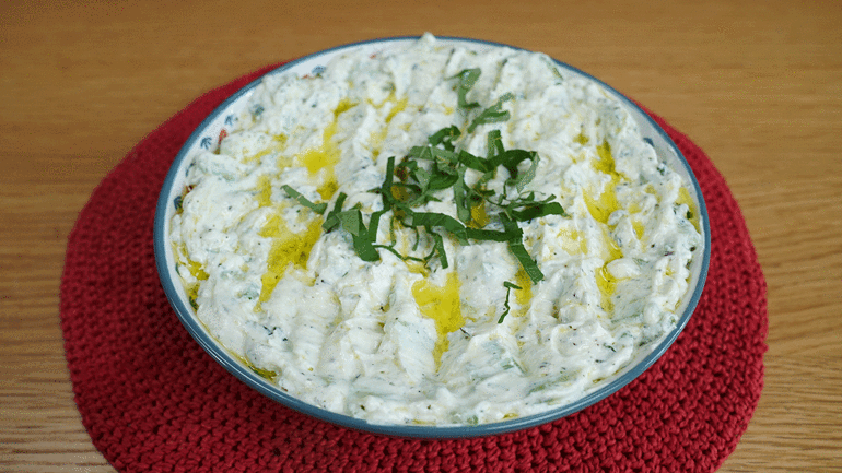 Lokanta usulü mezeler: 10 nefis meze tarifi