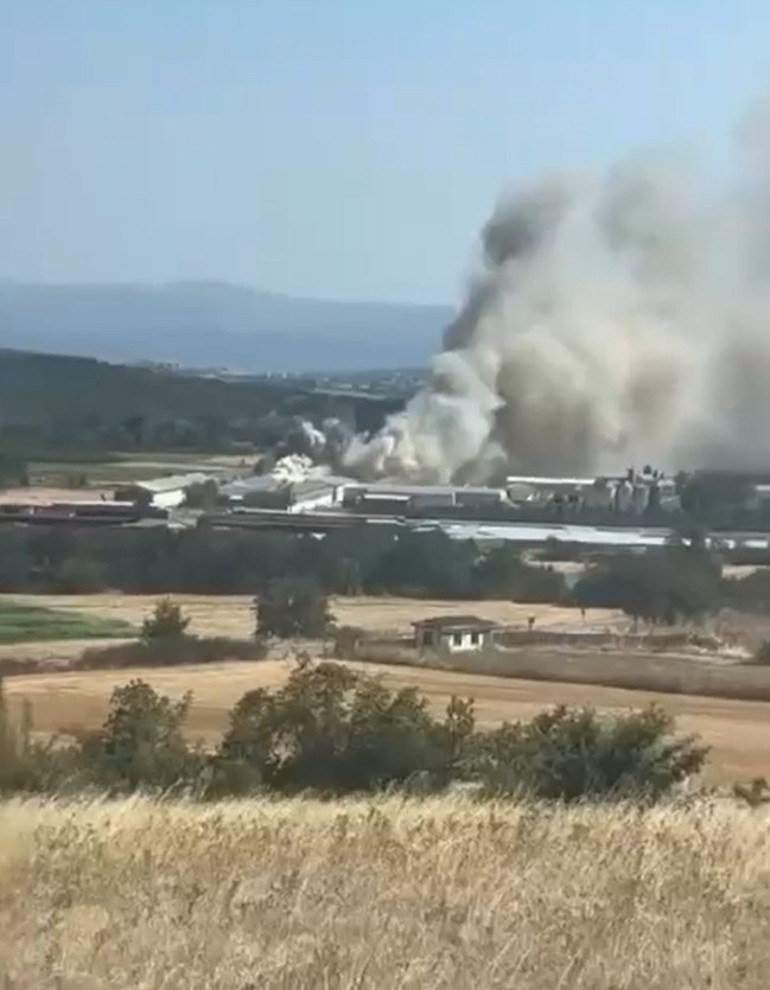 Tavuk çiftliğinde yangın: Ekipler müdahale ediyor
