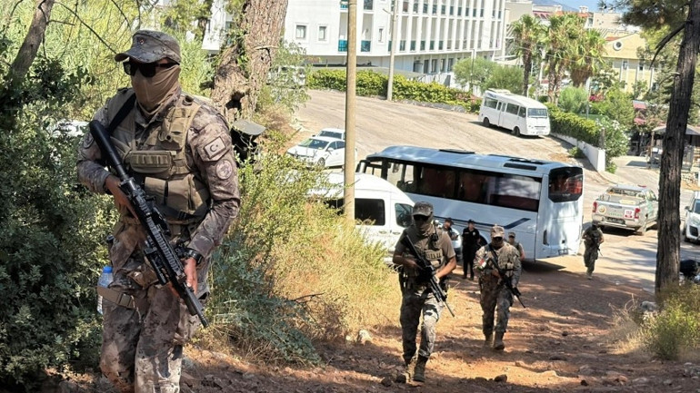 Erdoğana suikast timindeki FETÖcü yer gösterdi: Özel harekat ve komandolar didik didik arıyor