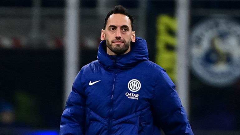 Hakan Çalhanoğlundan transfer yanıtı: Adımın neden gündeme getirildiğini anlamıyorum