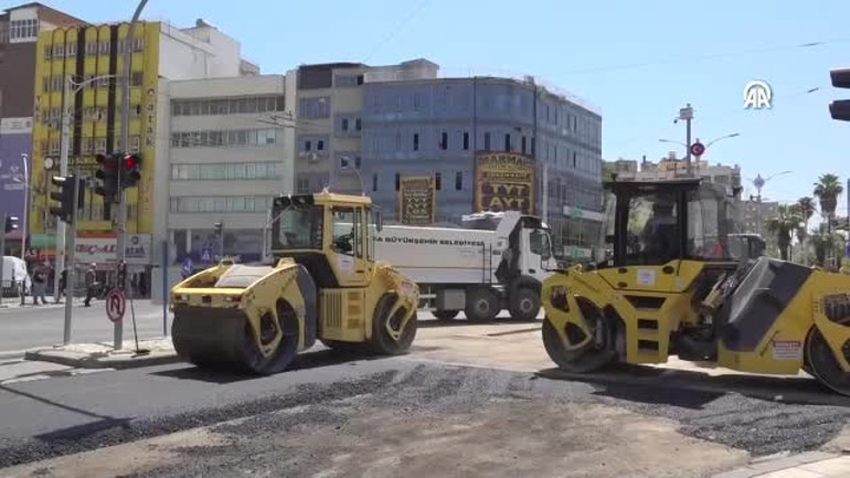 Termometreler 50 dereceye dayandı: Asfalt işçileri güçlükle çalışıyor
