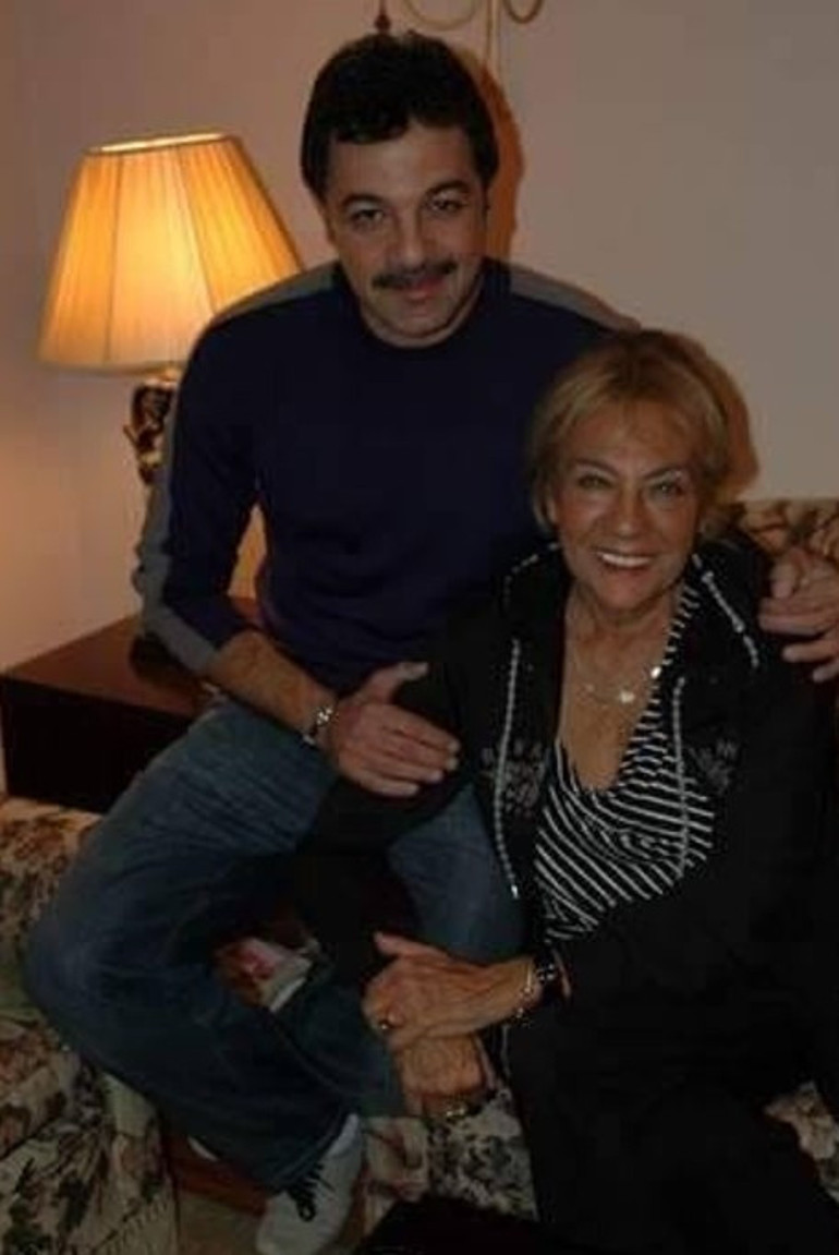 Kerem Alışıktan annesi Çolpan İlhan’a duygu yüklü şiir