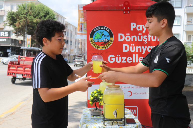Limonata sattı, asgari ücreti üçe katladı 14 yaşındaki Buğra’nın ilham veren başarısı