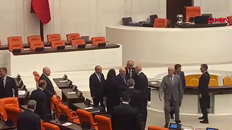 Son dakika haberi Mecliste tarihi oturum... Terörsüz Türkiye Yasası kabul edildi
