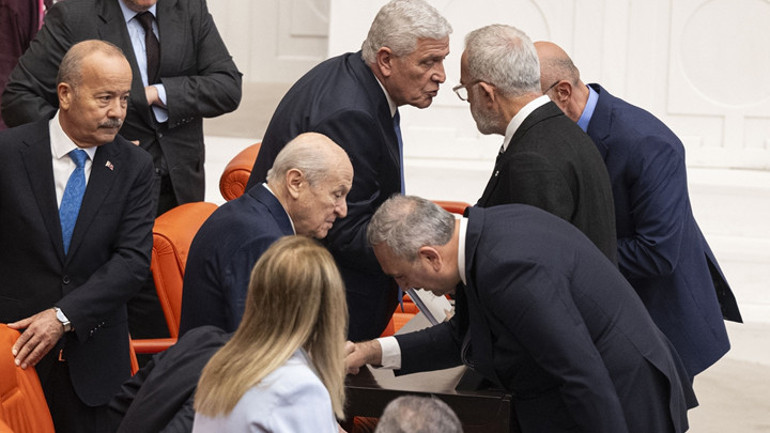 Son dakika haberi Mecliste tarihi oturum... Terörsüz Türkiye Yasası kabul edildi