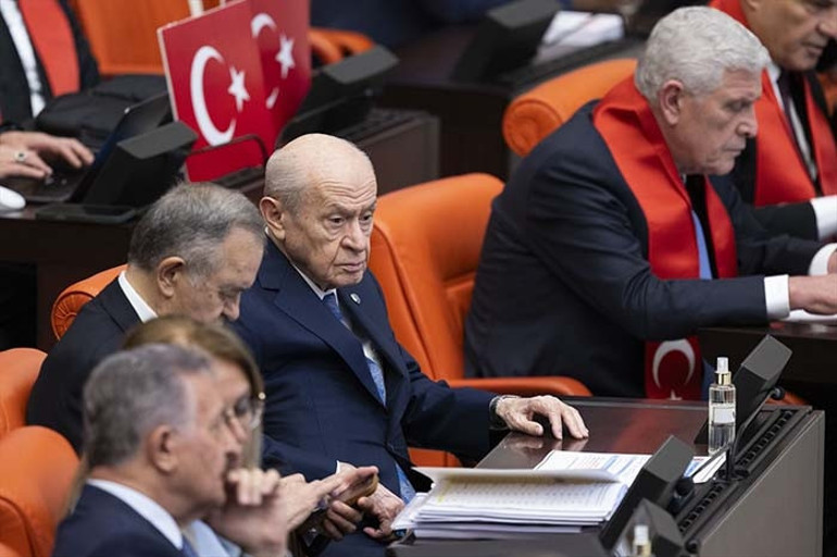 Son dakika haberi Mecliste tarihi oturum... Terörsüz Türkiye Yasası kabul edildi