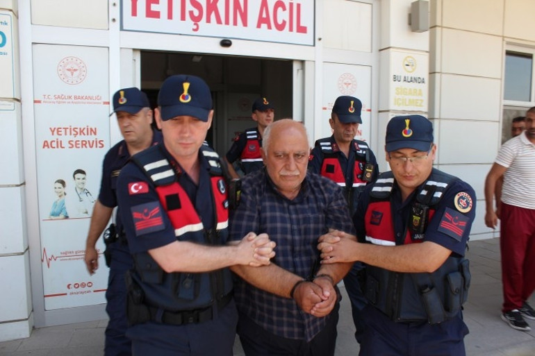 Aksarayda borç meselesi yüzünden 2 arkadaşını öldüren şüpheli saklandığı evde yakalandı