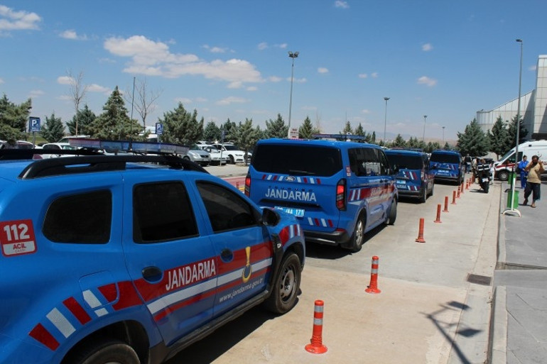 Aksarayda borç meselesi yüzünden 2 arkadaşını öldüren şüpheli saklandığı evde yakalandı