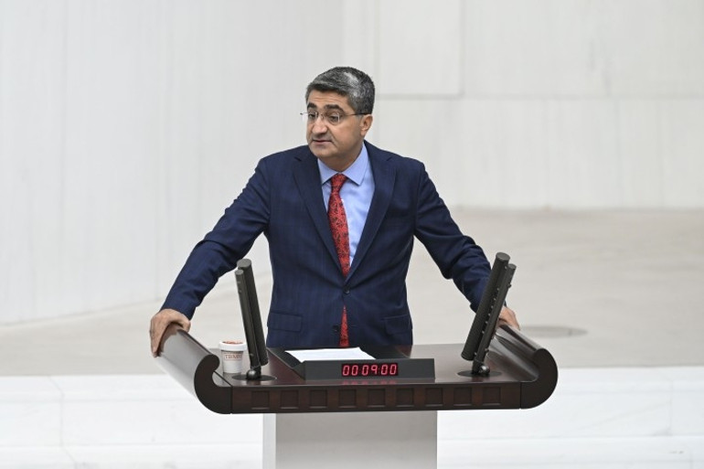 Son dakika haberi Mecliste tarihi oturum... Terörsüz Türkiye Yasası kabul edildi