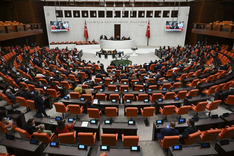 Yeni Parti Genel Başkanı Özgür Özel: Tarihsel sorumluluk içinde bu yasaya evet diyeceğiz