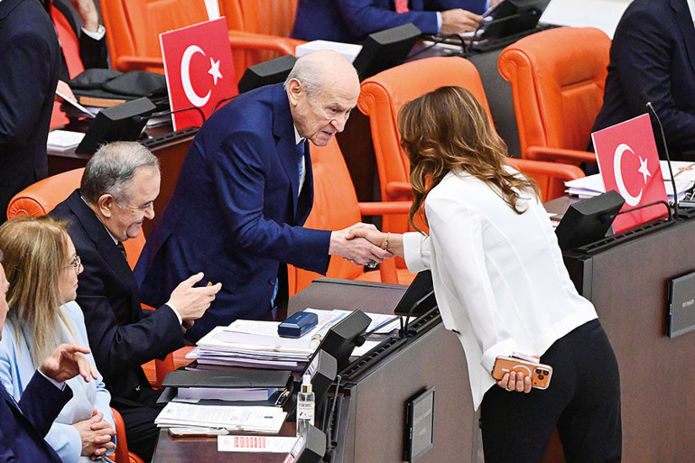 Meclis’te tarihi uzlaşı... Çerçeve yasa 467 oyla geçti