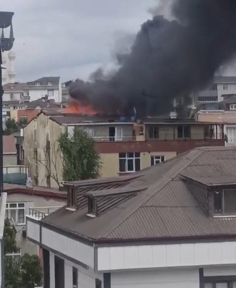 Arnavutköyde çatı tadilatı sırasında çıkan yangın söndürüldü