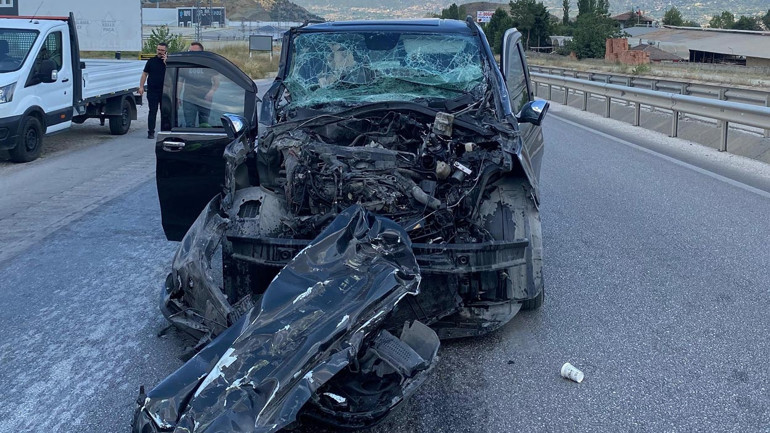 Çorum FK futbolcusu Atakan Akkaynak, eşi ve bebeği ile trafik kazası geçirdi