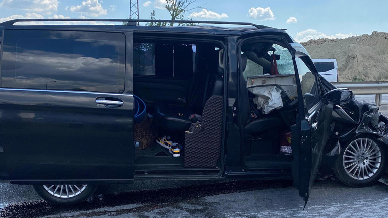 Çorum FK futbolcusu Atakan Akkaynak, eşi ve bebeği ile trafik kazası geçirdi