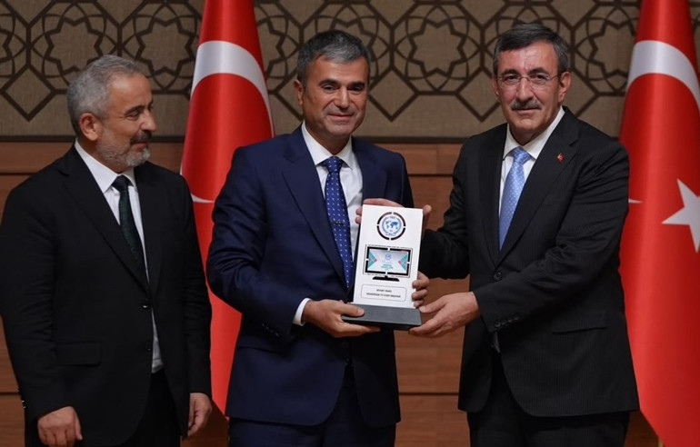 Yılın dizisi Uzak Şehir