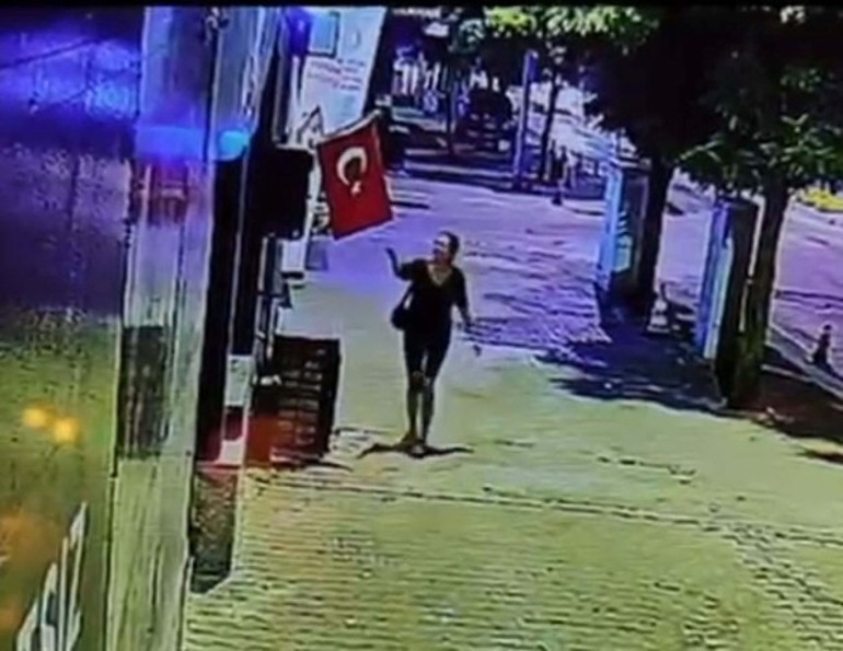 Muğla’da iş yerinin önündeki Türk bayrağını çakmakla yakan kadın şüpheli aranıyor