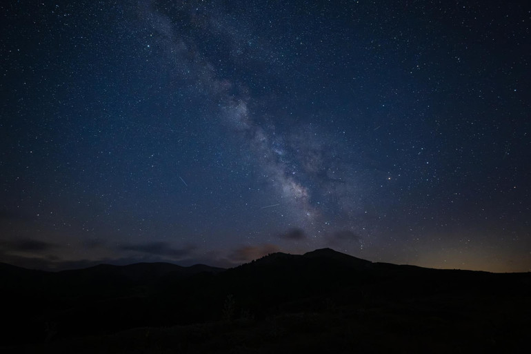 Gökyüzünde şölen Perseid meteor yağmuru ve Güneş tutulması