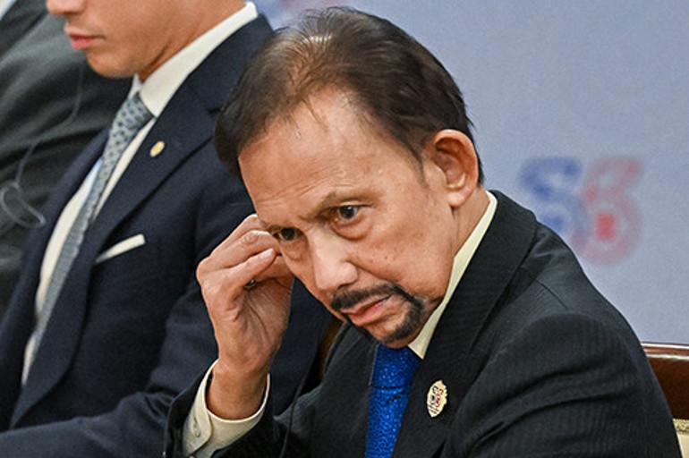 Onu masal sarayında altınlara bulayıp evlendirmişti... Sultan fermanı yazdı, adımızı lekeledin dediği dört çocuklu gelinin tüm unvanları gitti