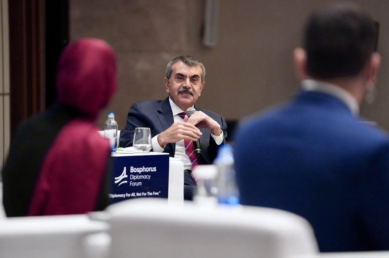 Bakan Tekin: Sınav sistemine ilişkin bir değişiklik yok, soru havuzu yeni müfredata göre olacak