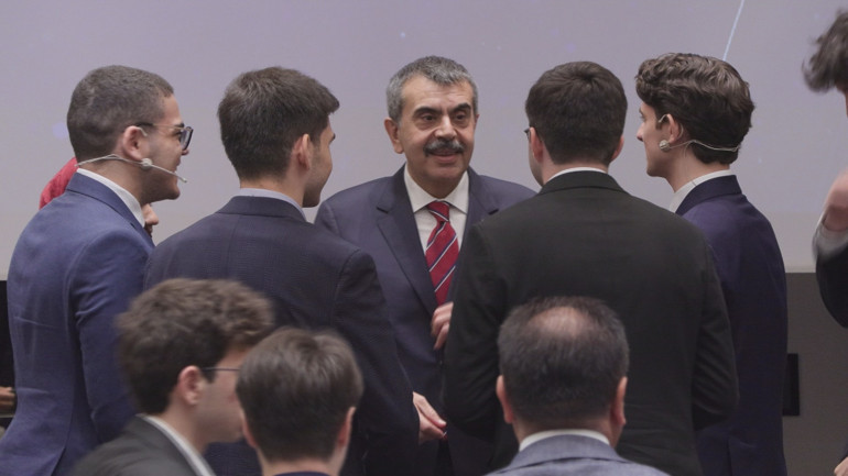 Bakan Tekin: Sınav sistemine ilişkin bir değişiklik yok, soru havuzu yeni müfredata göre olacak