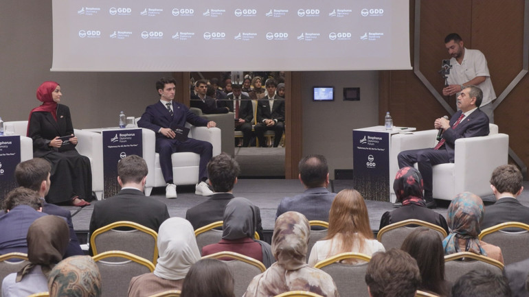 Bakan Tekin: Sınav sistemine ilişkin bir değişiklik yok, soru havuzu yeni müfredata göre olacak