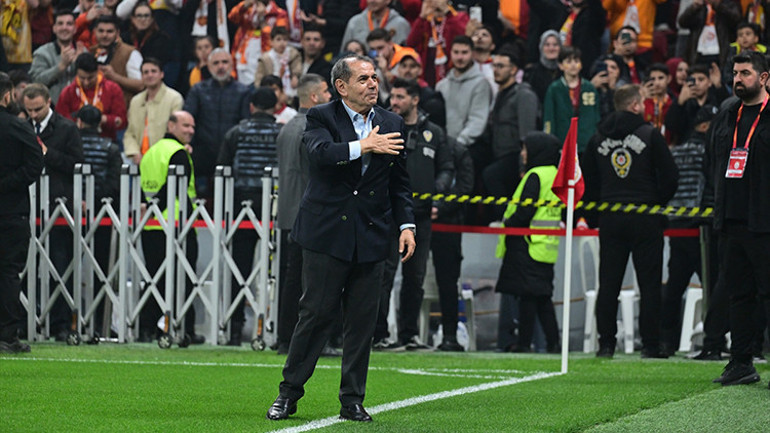 Galatasaray Başkanı Dursun Özbekten taraftarlara çağrı: Hepimizi heyecanlandıracak gelişmeler için artık çok fazla beklemeyeceğiz