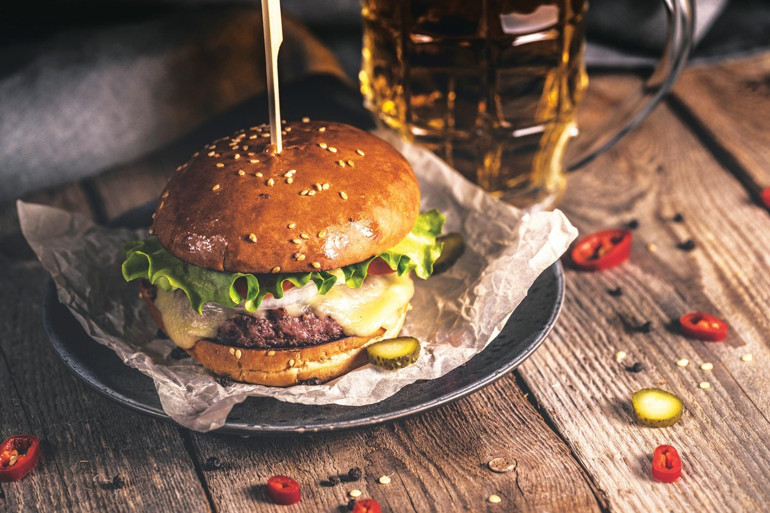 Ev hamburgerine şef dokunuşu