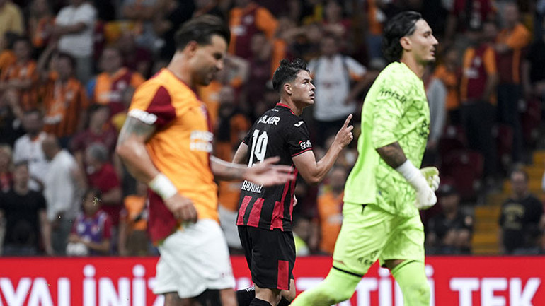 Galatasaray taraftarından yönetime sert tepki Seyrantepede istifa sesleri