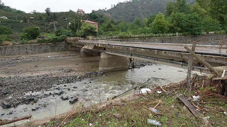 Giresun’da sel felaketi: Kayıp dayı ve yeğeni arama çalışmaları devam ediyor