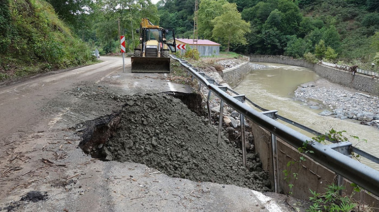 Giresun’da sel felaketi: Kayıp dayı ve yeğeni arama çalışmaları devam ediyor