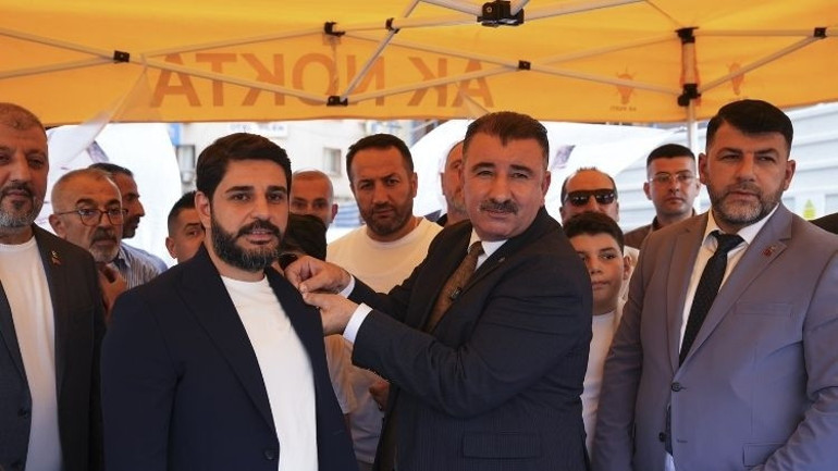 İzmirde muhalefet partilerinden 500 kişi AK Partiye geçti