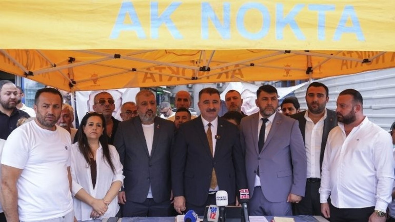 İzmirde muhalefet partilerinden 500 kişi AK Partiye geçti