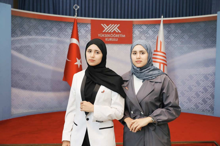 Türkiye’de mühendislik okuyan Yemenli ikizler ilk ikide mezun