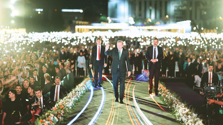  Formunun zirvesinde bir Erdoğan