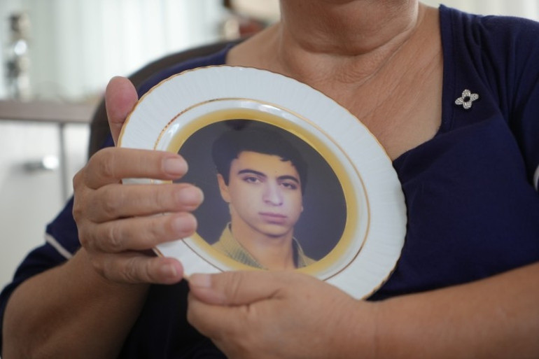  Acılı anne 18 mezar açtırarak oğlunun cenazesine ulaştı