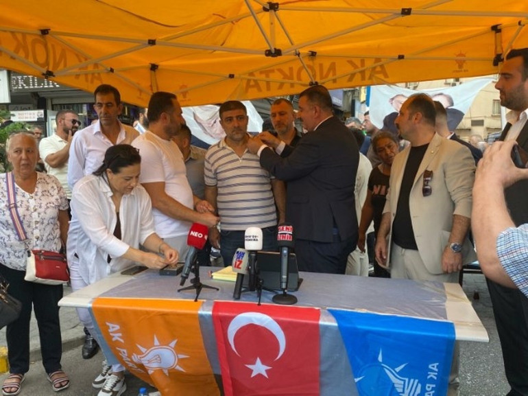 İzmirde CHP ve diğer partilerden AK Partiye toplu katılım