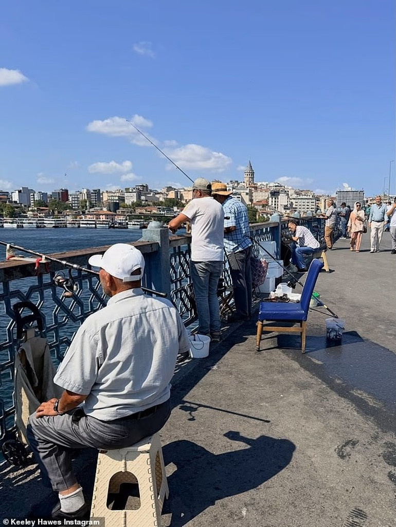 Dünyaca ünlü oyuncu çift tatil için İstanbul’u seçti: Boğaz turunda aşk pozları