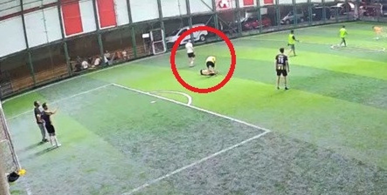Halı saha maçında fenalaşan 20 yaşındaki genç kurtarılamadı