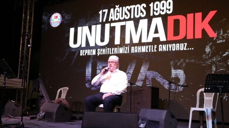 27 yıldır dinmeyen acı... 17 Ağustos Marmara Depreminde hayatını kaybedenler anıldı