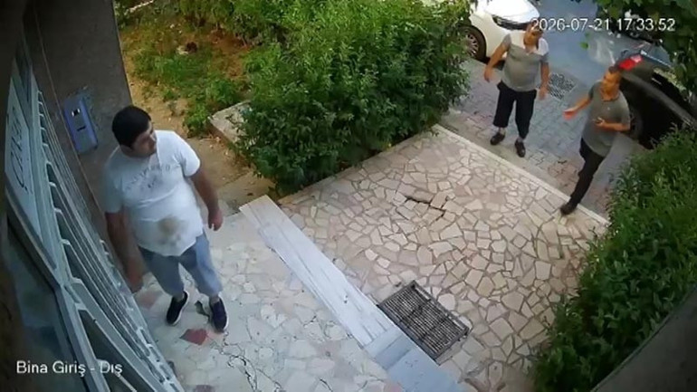Sultangazi’de takıntılı komşu dehşeti: Genç kadının annesini bıçakladı 1 yıl önce ‘Kızınızı koruyun’ diyerek uyarmış