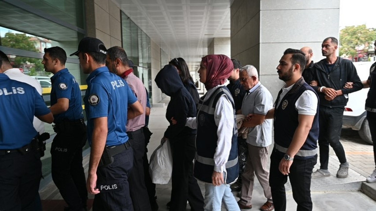 Parçalara ayırıp çöp poşeti ile saklamışlar 12 yıllık sır, ev sahibinin aramasıyla ortaya çıktı