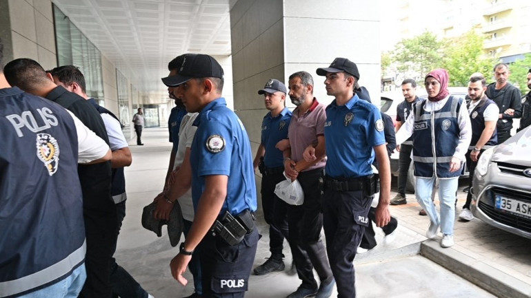Parçalara ayırıp çöp poşeti ile saklamışlar 12 yıllık sır, ev sahibinin aramasıyla ortaya çıktı