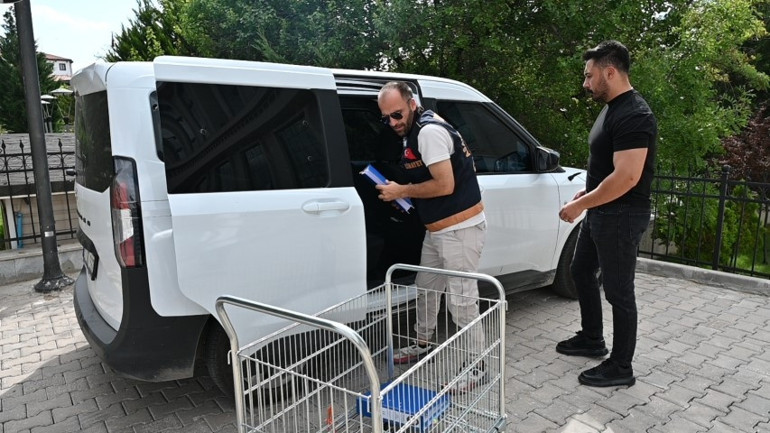 Parçalara ayırıp çöp poşeti ile saklamışlar 12 yıllık sır, ev sahibinin aramasıyla ortaya çıktı