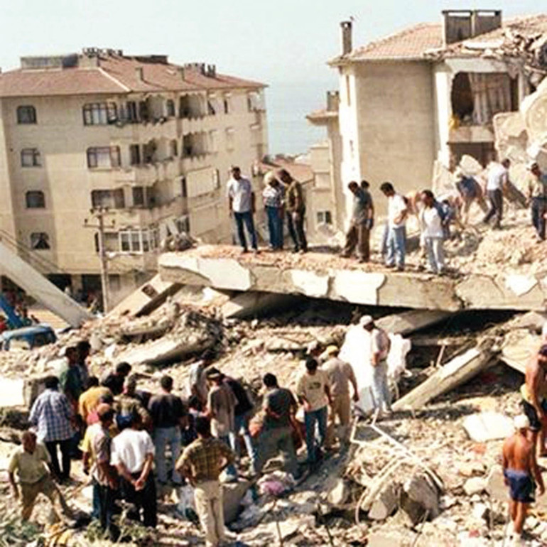 17 Ağustos’un 27. yılı... 03.02’de zaman durdu