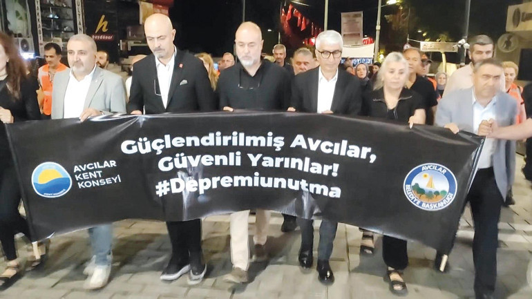 17 Ağustos’un 27. yılı... 03.02’de zaman durdu