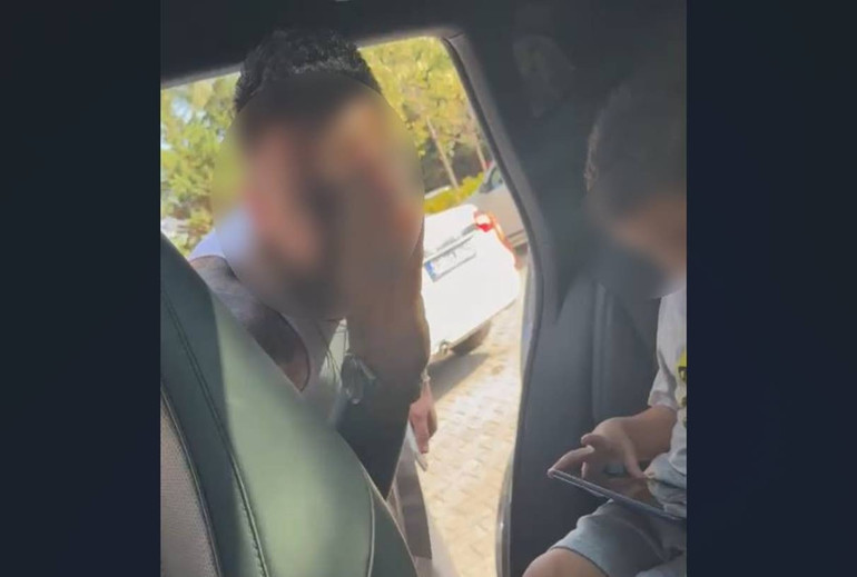 İğrenç sözleri duyanlar şok oldu Çocukları istemedi, boşanma aşamasındaki eşine saldırmaya çalıştı | Öfkeli adamı zor zapt ettiler