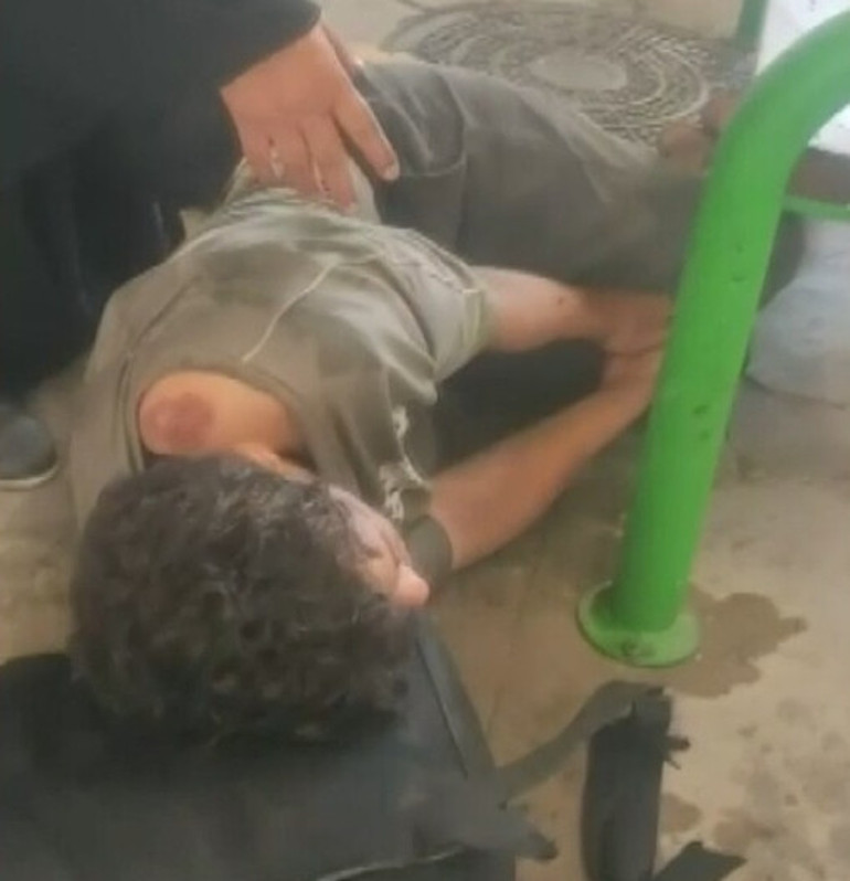 Hastane önünde 2 gün baygın yattığı iddiası